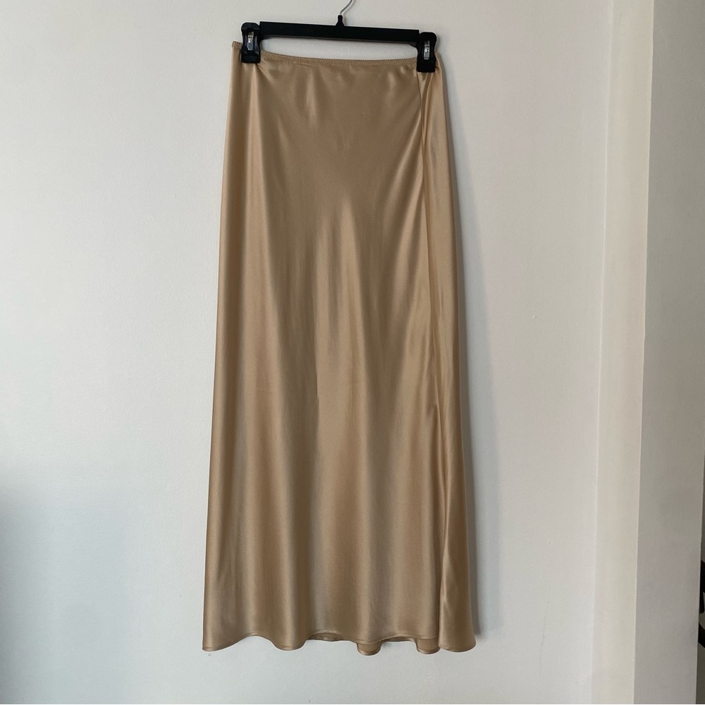[SOLD] NWOT Reformation Layla Silk Skirt Size 0 - Picture 3 of 5